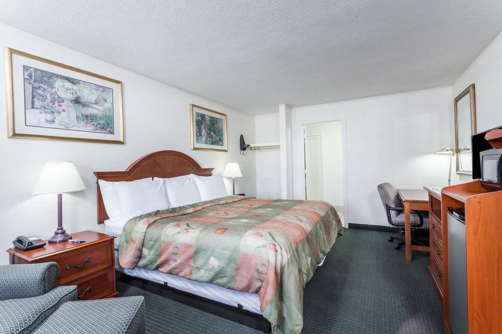 Rodeway Inn Cadiz Zewnętrze zdjęcie